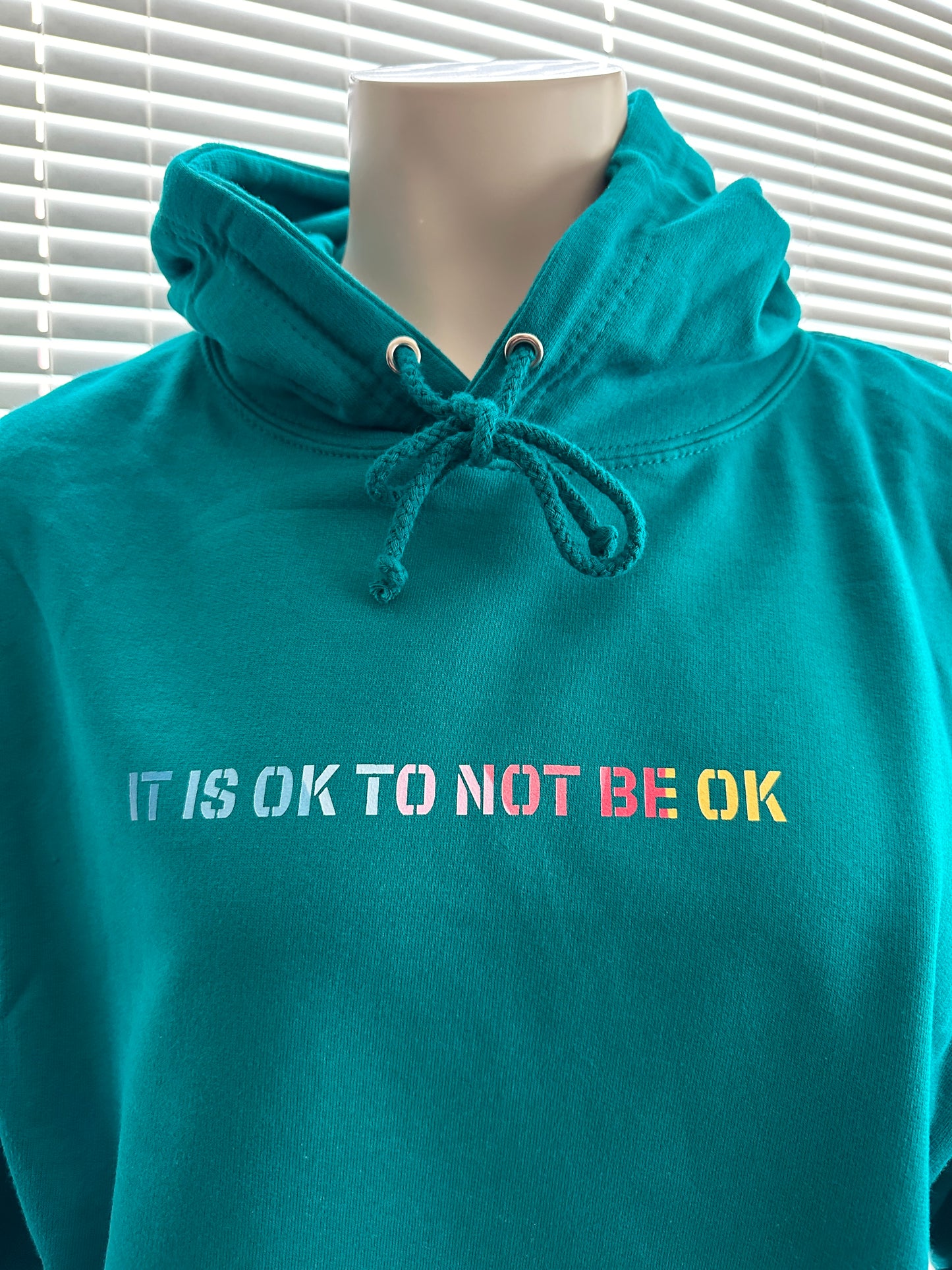 2. sort Hettegenser str M: IT IS OK TO NOT BE OK