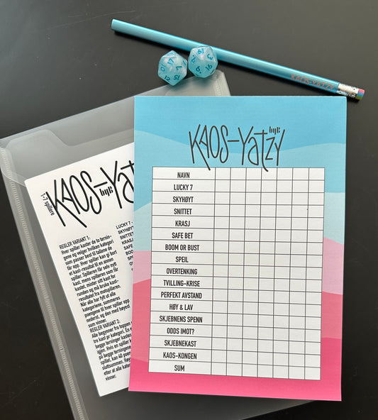 KAOS-YATZY - Pakke med blokk, blyant og terninger